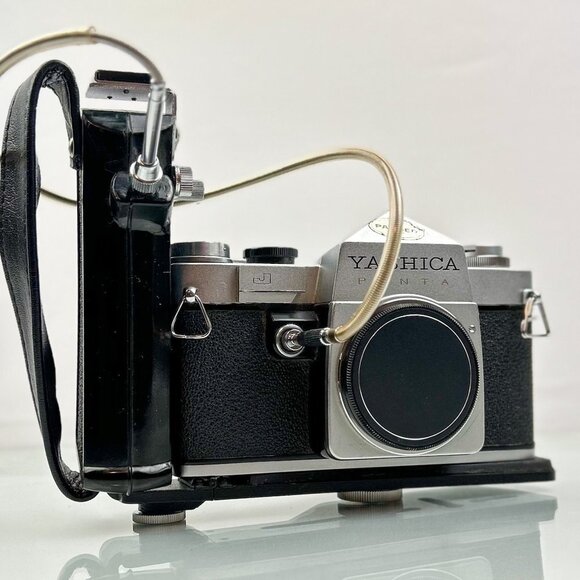 YASHICA J Penta 35mm Film Camera with Shutter Release Grip - Picture 2 of 10